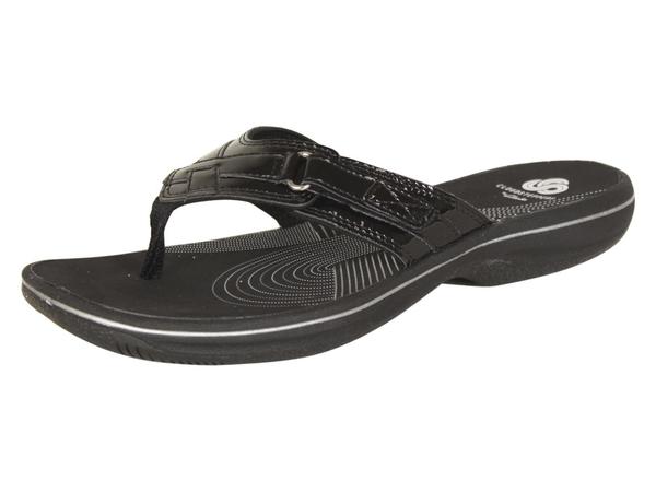 clarks women's flip flop sandals