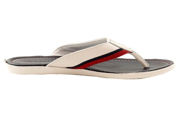 lacoste carros flip flops